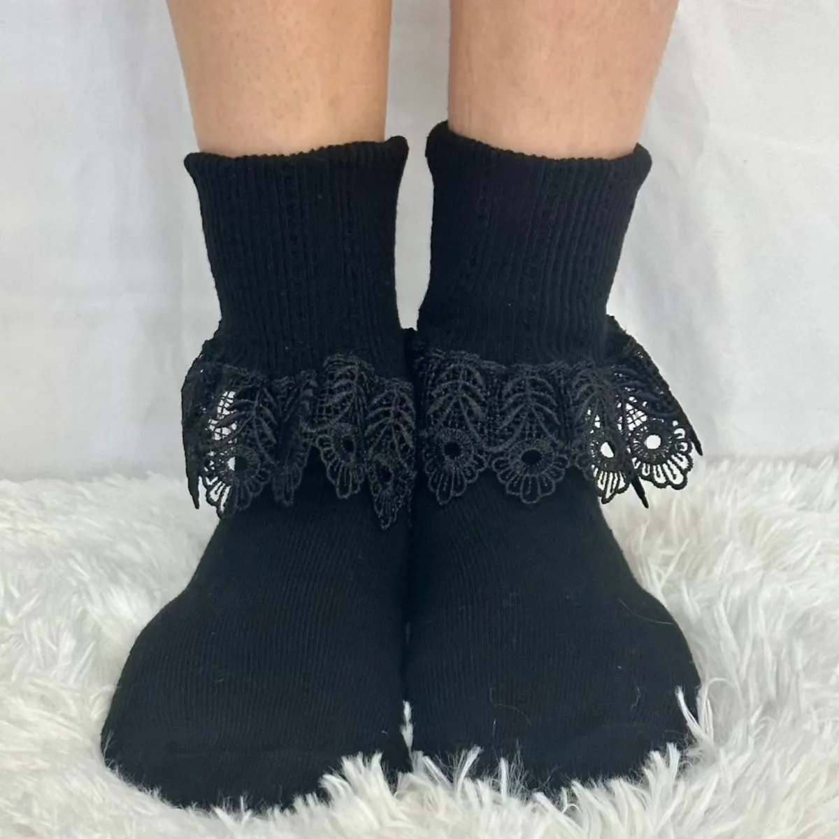 BLOSSOM  lace cuff socks - black