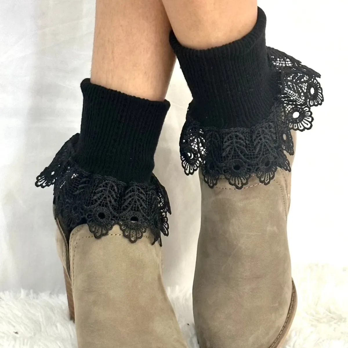 BLOSSOM  lace cuff socks - black