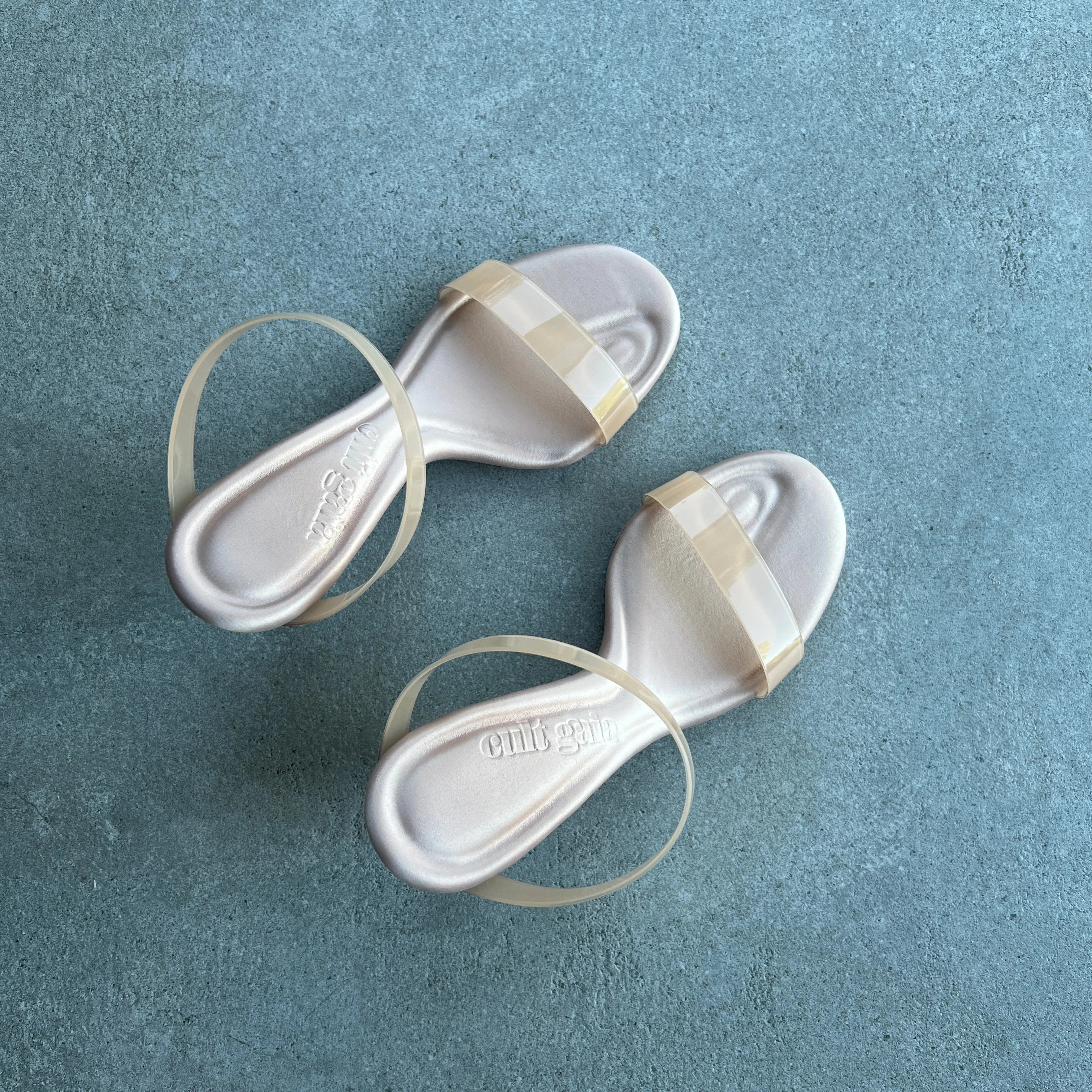 Demi Sandal, Nude